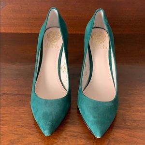 💚 Vince Camuto Emerald Green Pumps 💚